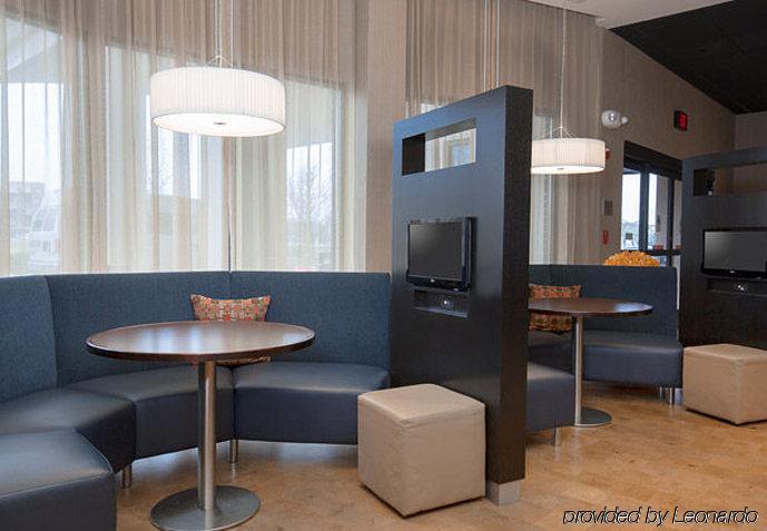 Courtyard By Marriott Dallas South Arlington