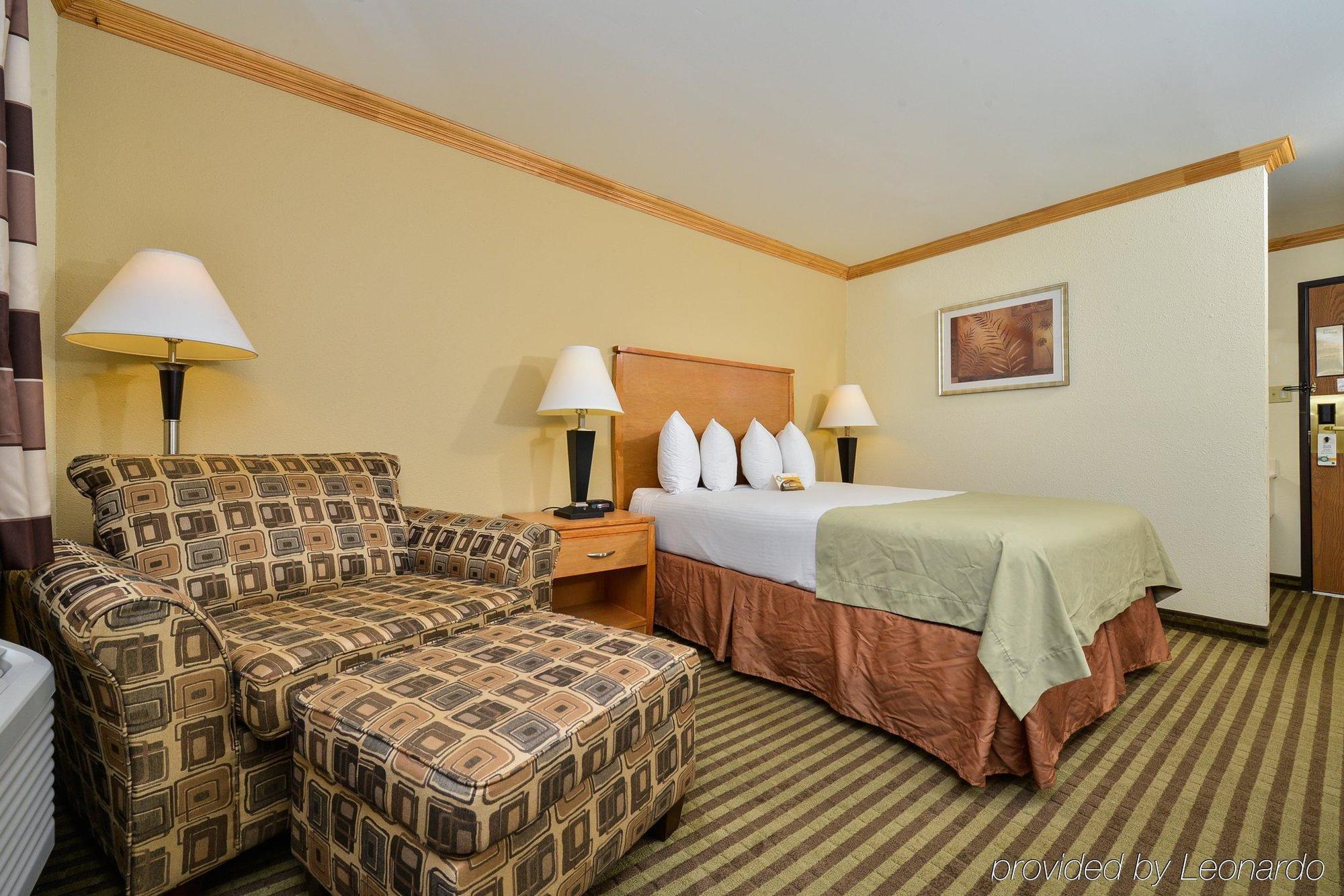 Hotel 6-arlington, Tx 2*