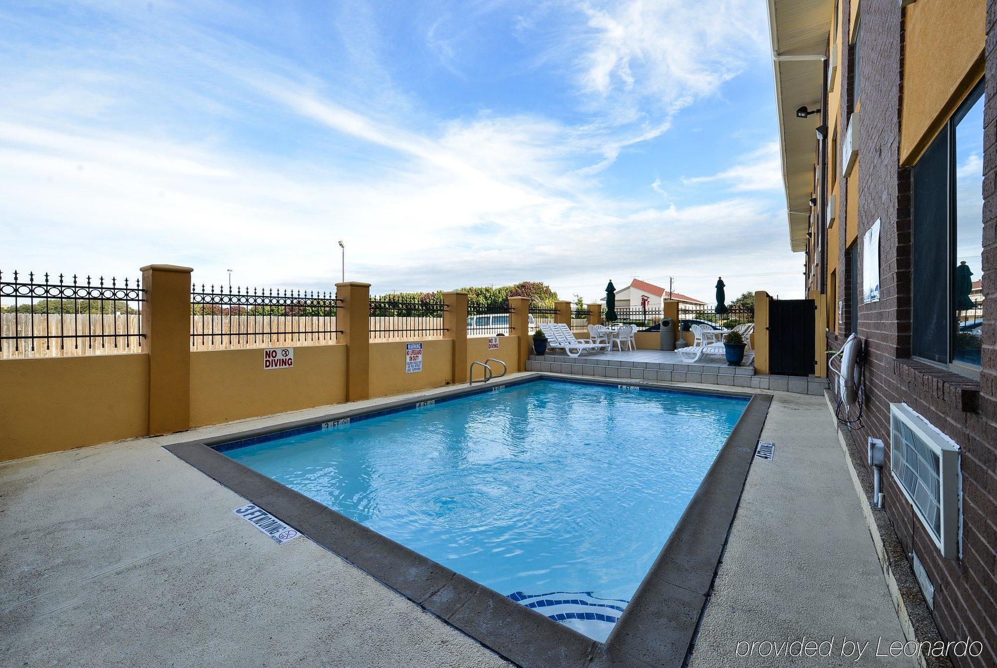 Hotel 6-arlington, Tx
