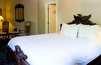 Inn The Sanford House & Arlington