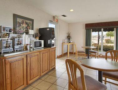 Super 8 By Wyndham Near At&t Stadium Hotel Arlington