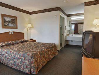 Super 8 By Wyndham Near At&t Stadium *