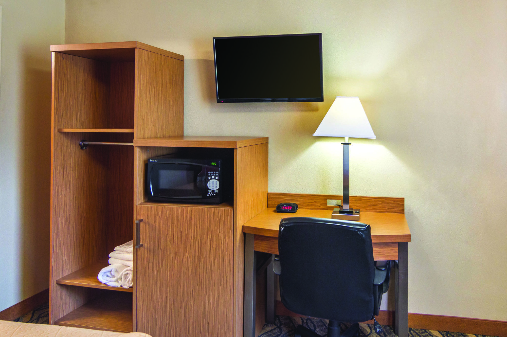 Hotel Days & By Wyndham Near Six Flags 2*