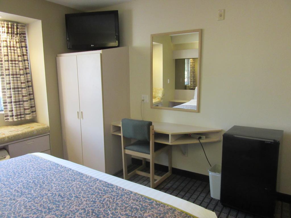 Hotel Travelodge By Wyndham Arlington/dallas Area Arlington