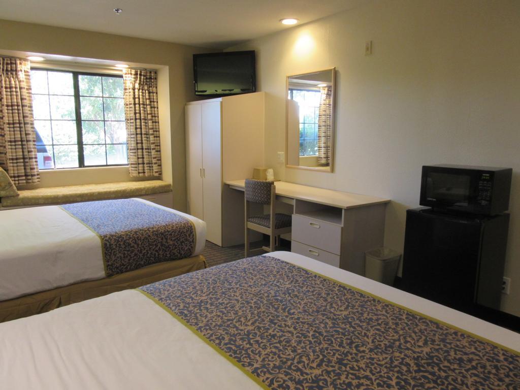 Travelodge By Wyndham Arlington/dallas Area Arlington