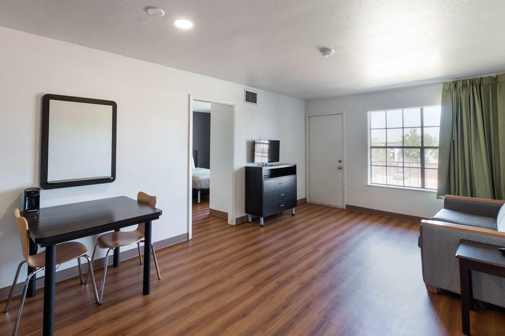 Hotel 6-arlington, Tx