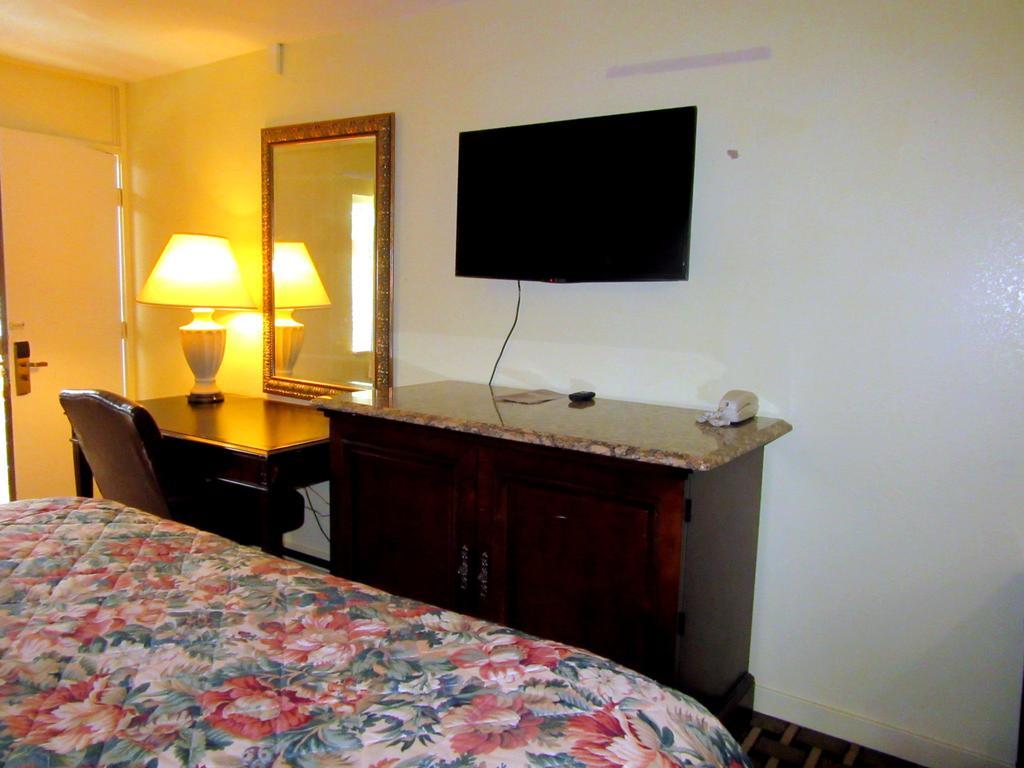 Budget Host Motel