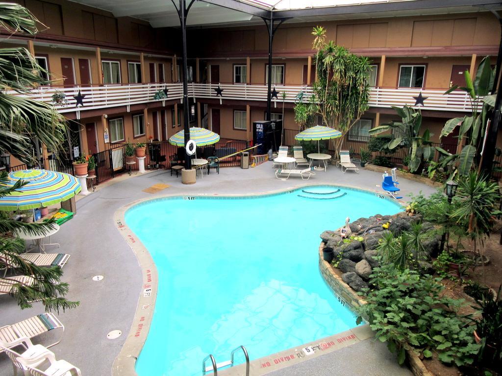 Budget Host Motel 2*