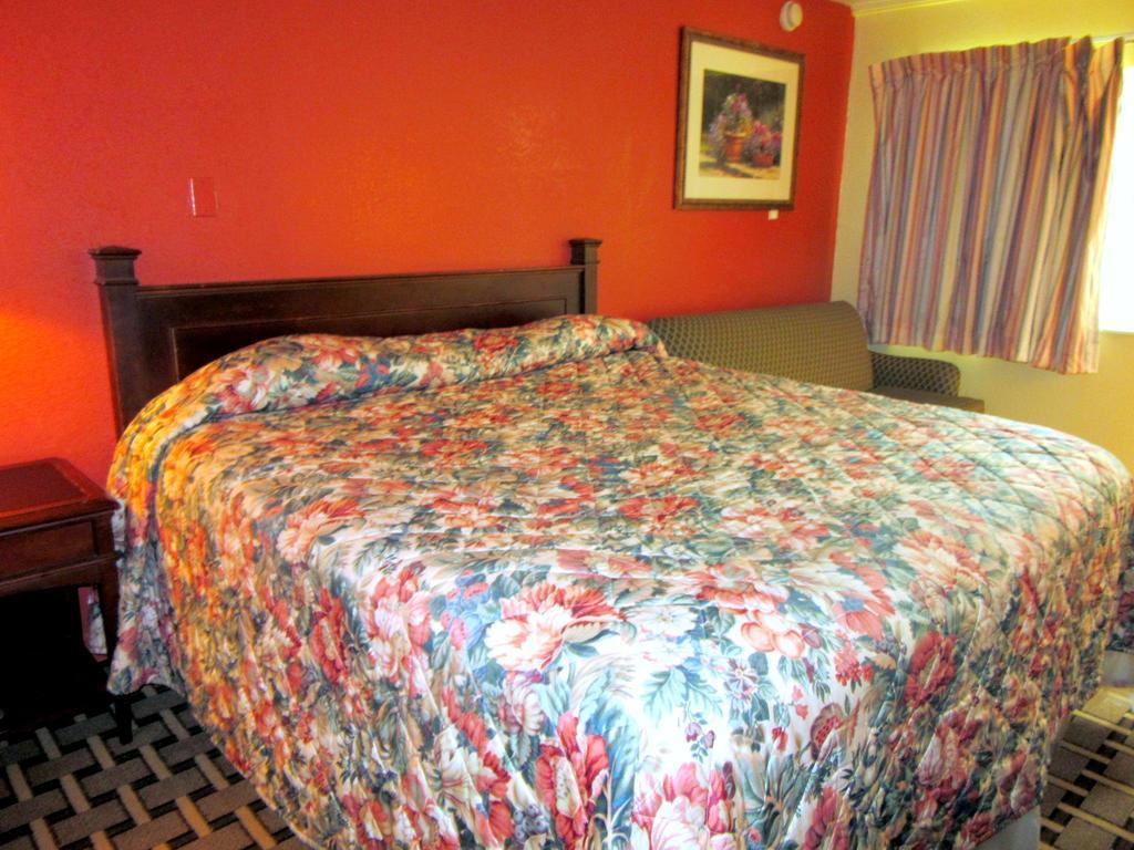 Motel Budget Host Arlington