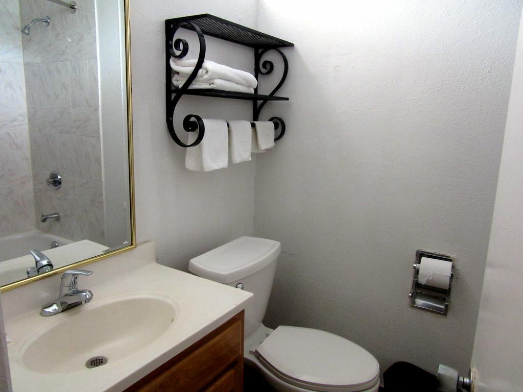 Budget Host 2* Arlington