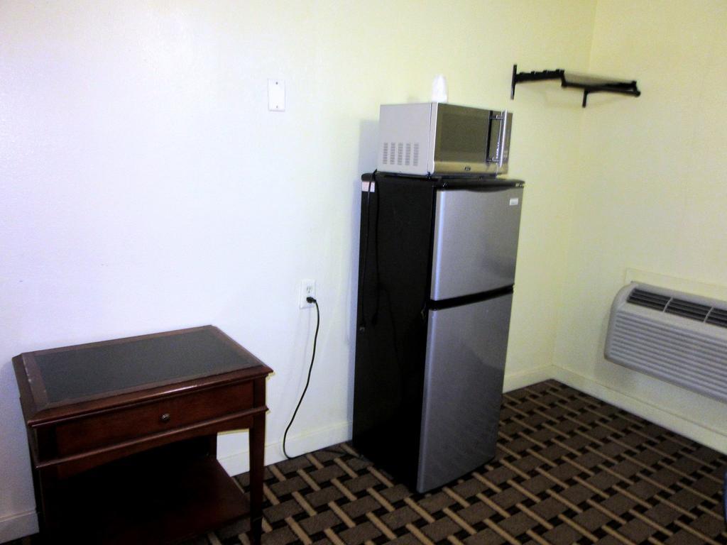 Motel Budget Host