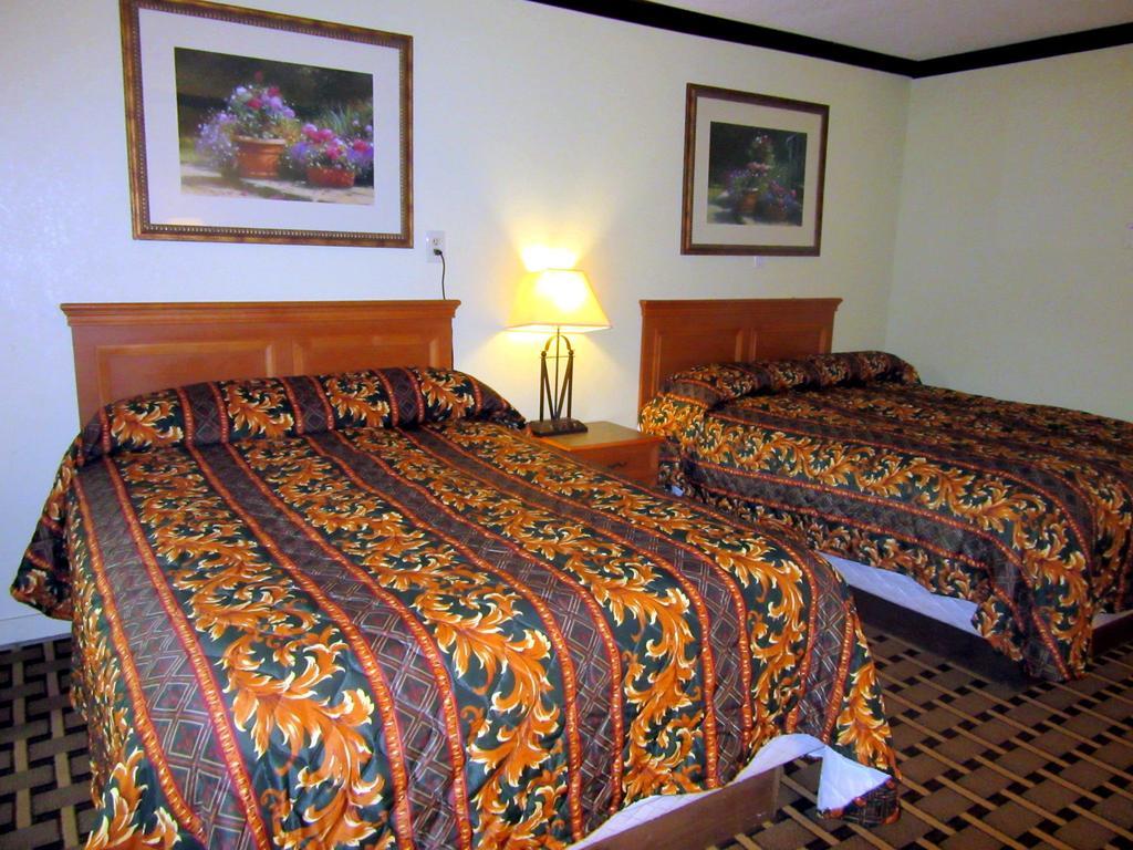 Budget Host Motel Arlington