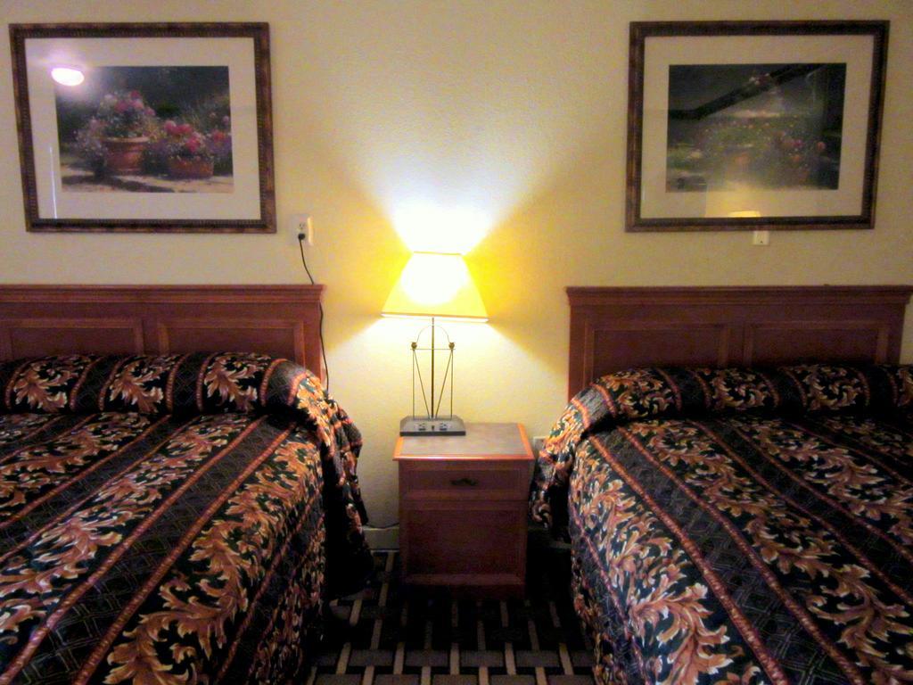 Motel Budget Host 2*