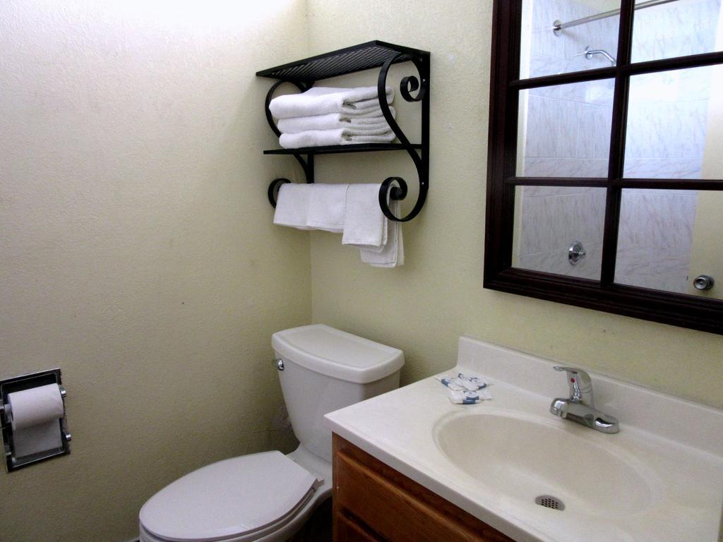 Budget Host Motel 2*
