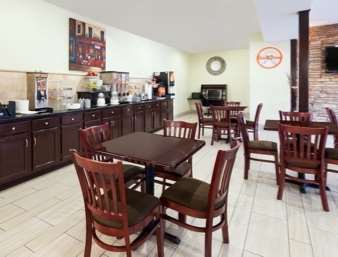 Howard Johnson By Wyndham Ballpark / Six Flags 3*