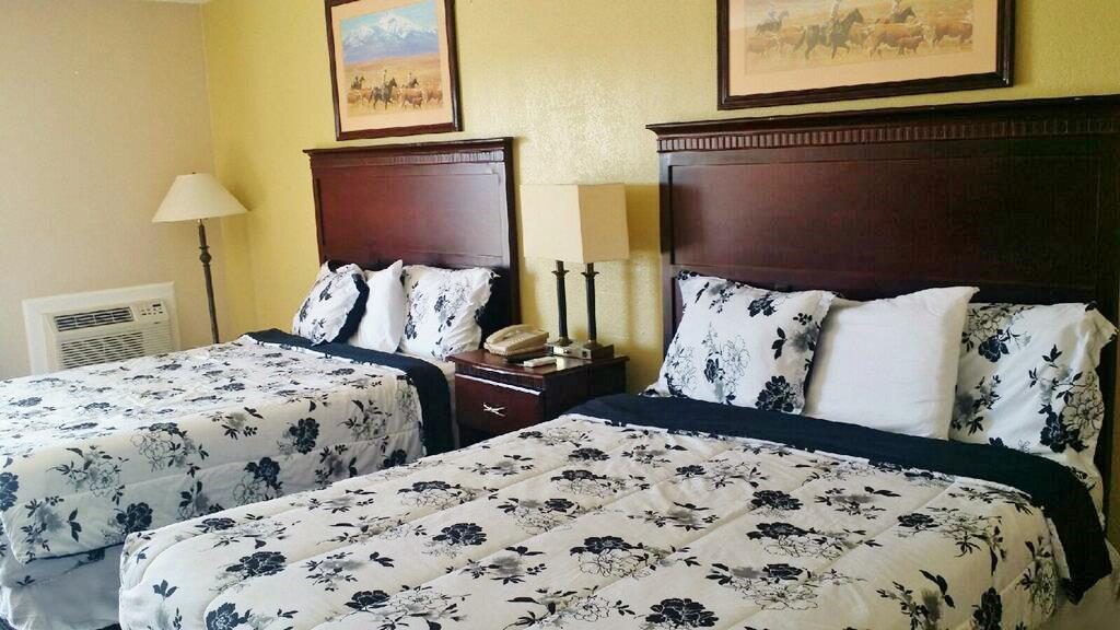 R Nite Star And -home Of The Cowboys & Rangers 3* Arlington