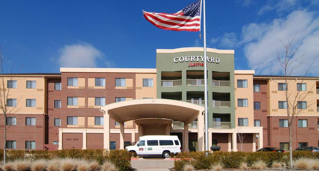 Courtyard By Marriott Dallas South