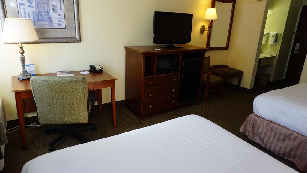 Hotel Baymont By Wyndham At Six Flags Dr 2*