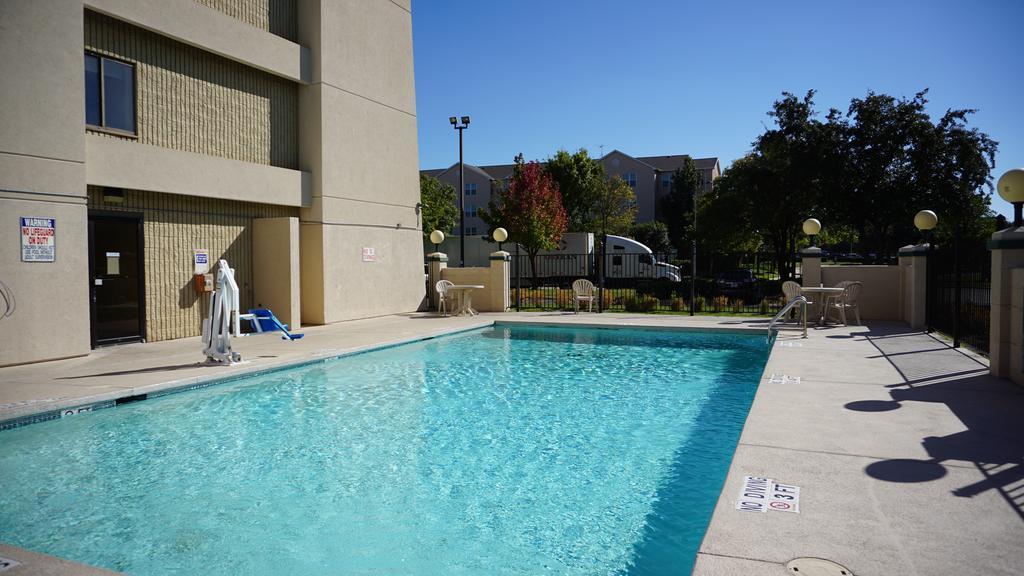 Baymont By Wyndham At Six Flags Dr 2* Arlington