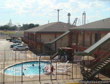 Motel Red Roof - Entertainment District Arlington