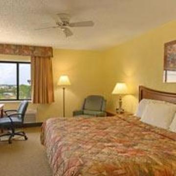 Hotel Baymont By Wyndham At Six Flags Dr Arlington