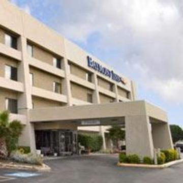 Hotel Baymont By Wyndham At Six Flags Dr 2*