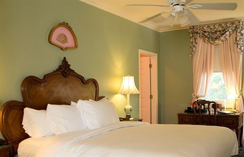 Inn The Sanford House & Arlington