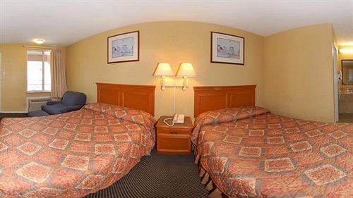 Red Roof - Entertainment District Motel 2*
