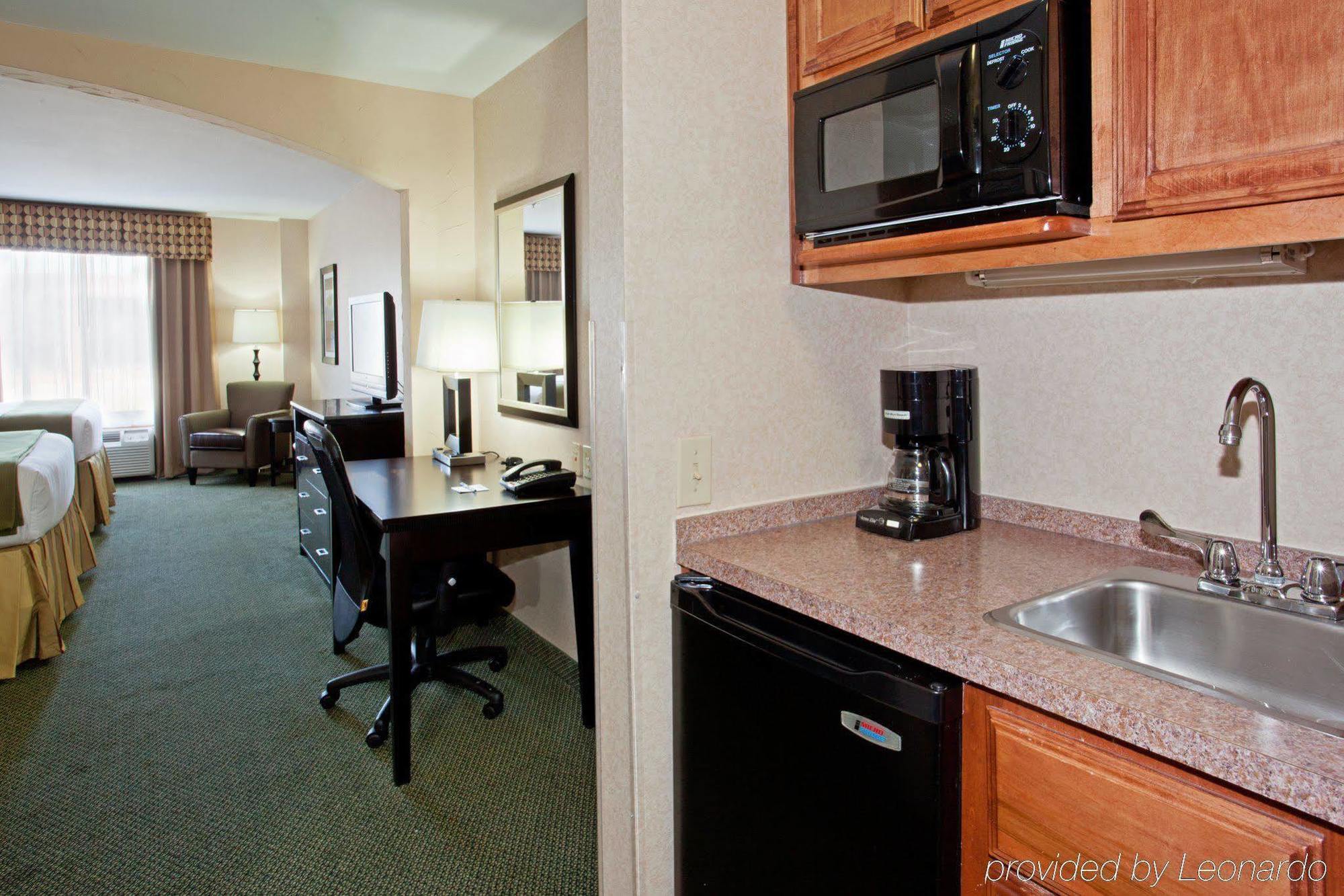 Express Interstate 20 Parks Mall By Ihg Hotel