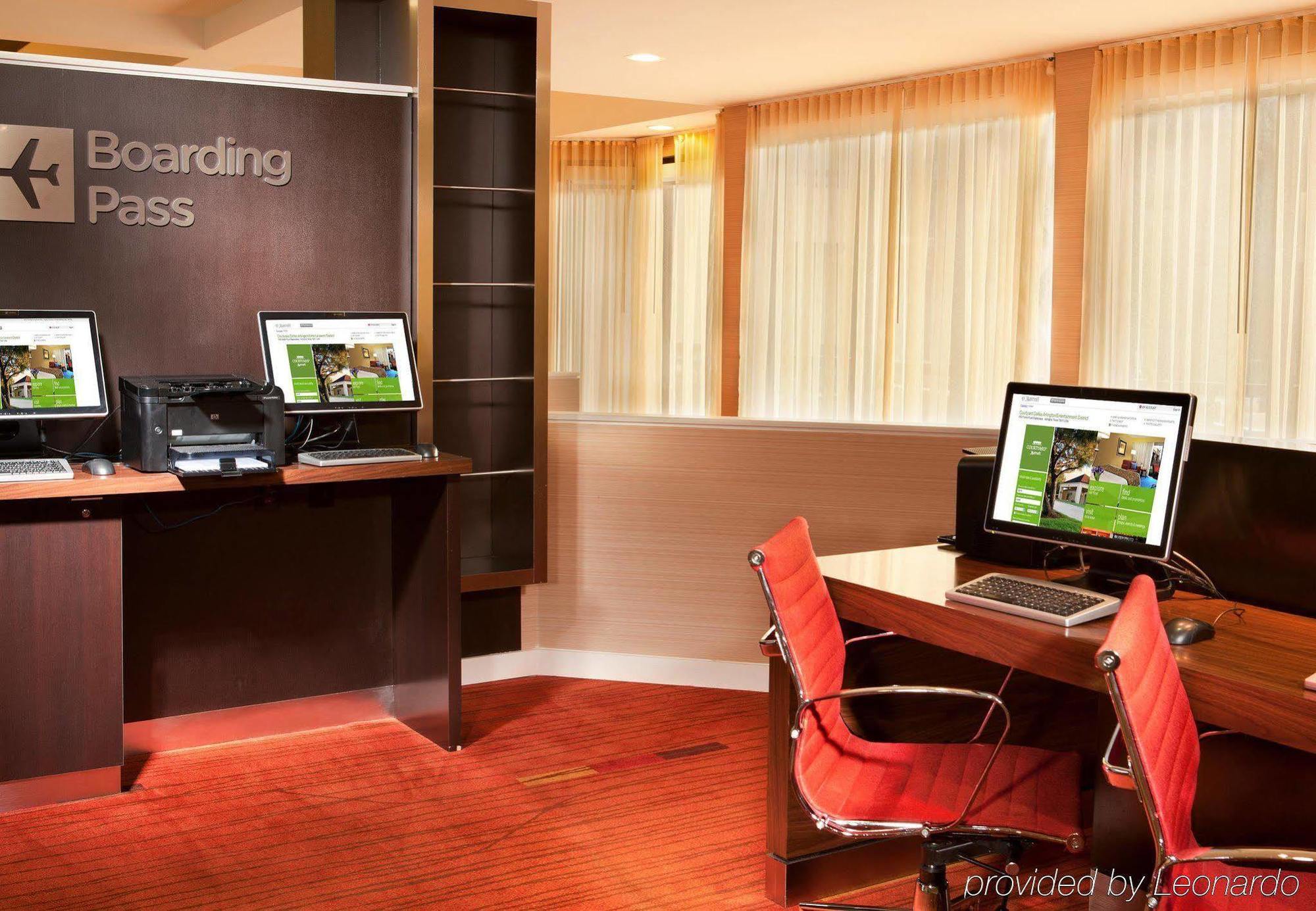 Hotel Courtyard By Marriott Dallas Entertainment District 3*