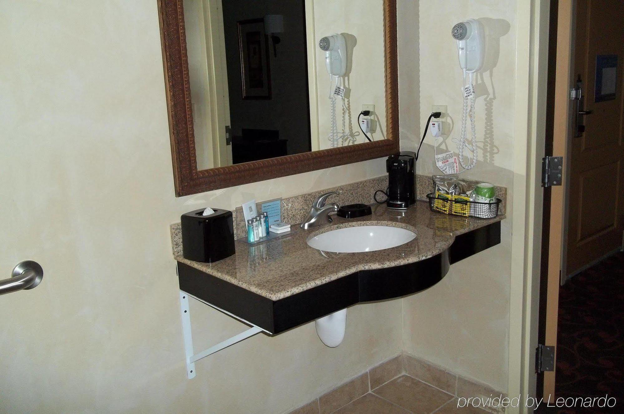 Hampton & Dallas-arlington North-entertainment District Hotel 3*