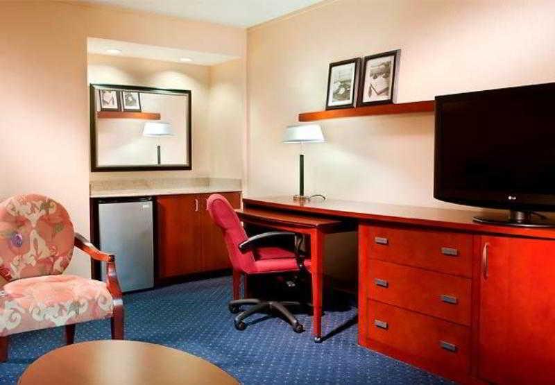 Hotel Courtyard By Marriott Dallas Entertainment District 3*