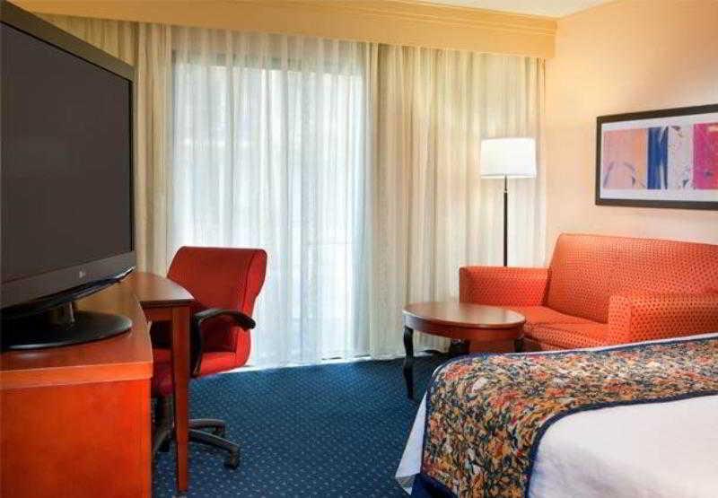 Hotel Courtyard By Marriott Dallas Entertainment District 3*