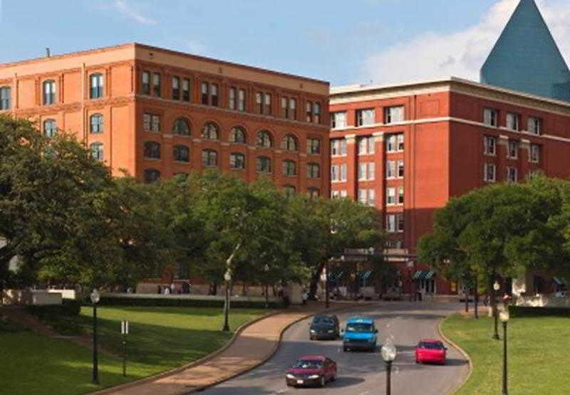 Courtyard By Marriott Dallas Entertainment District