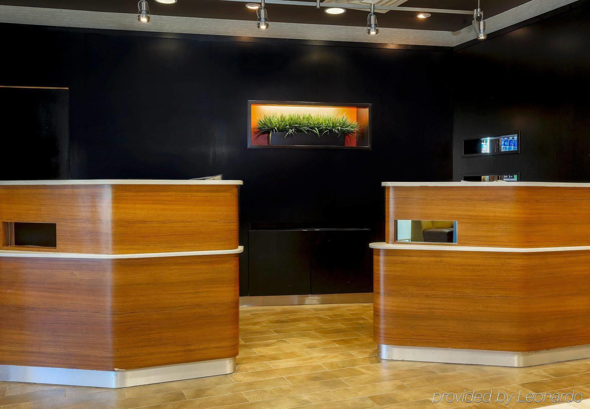 Courtyard By Marriott Dallas South