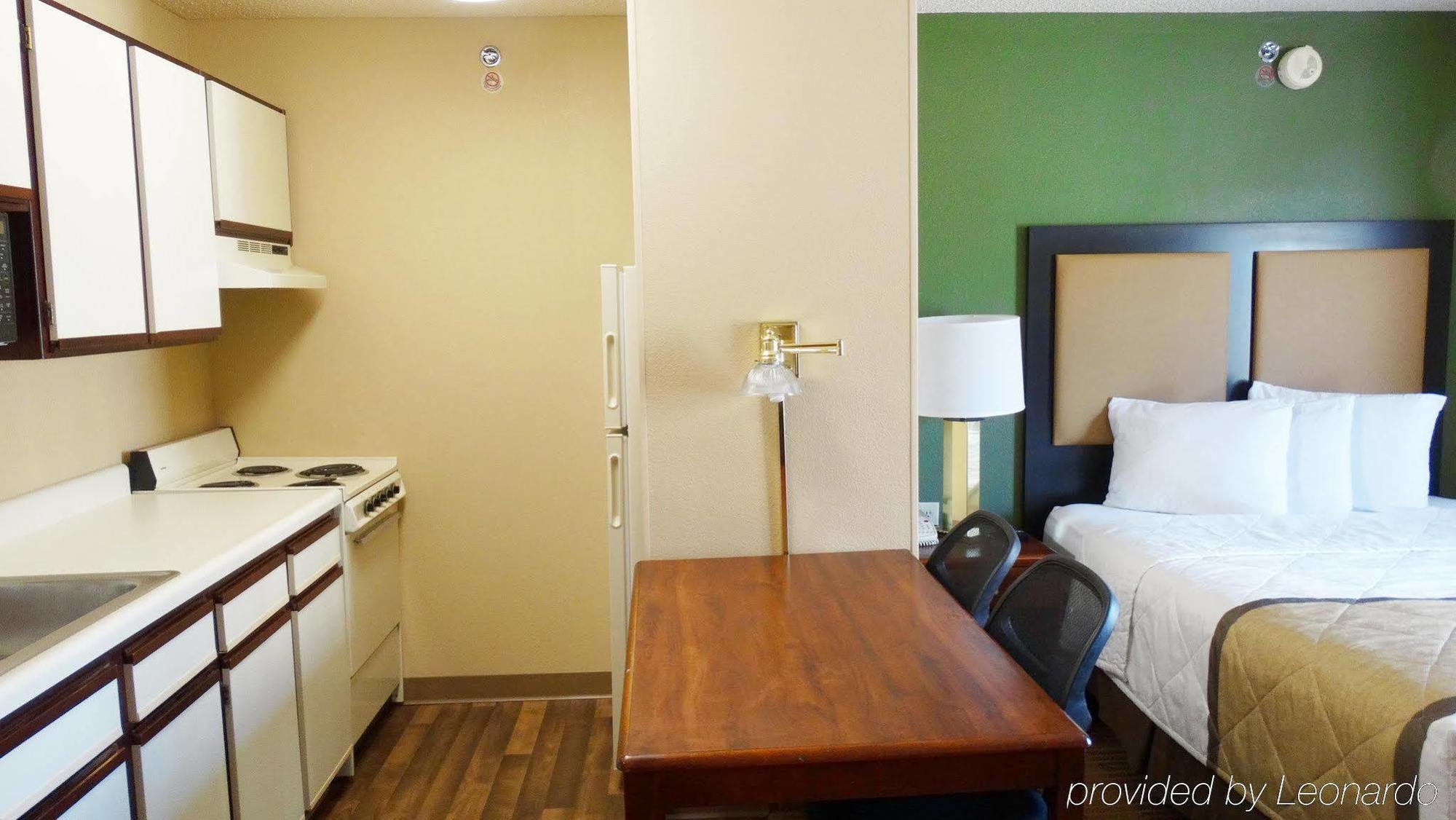 Extended America - - Six Flags Hotel Arlington