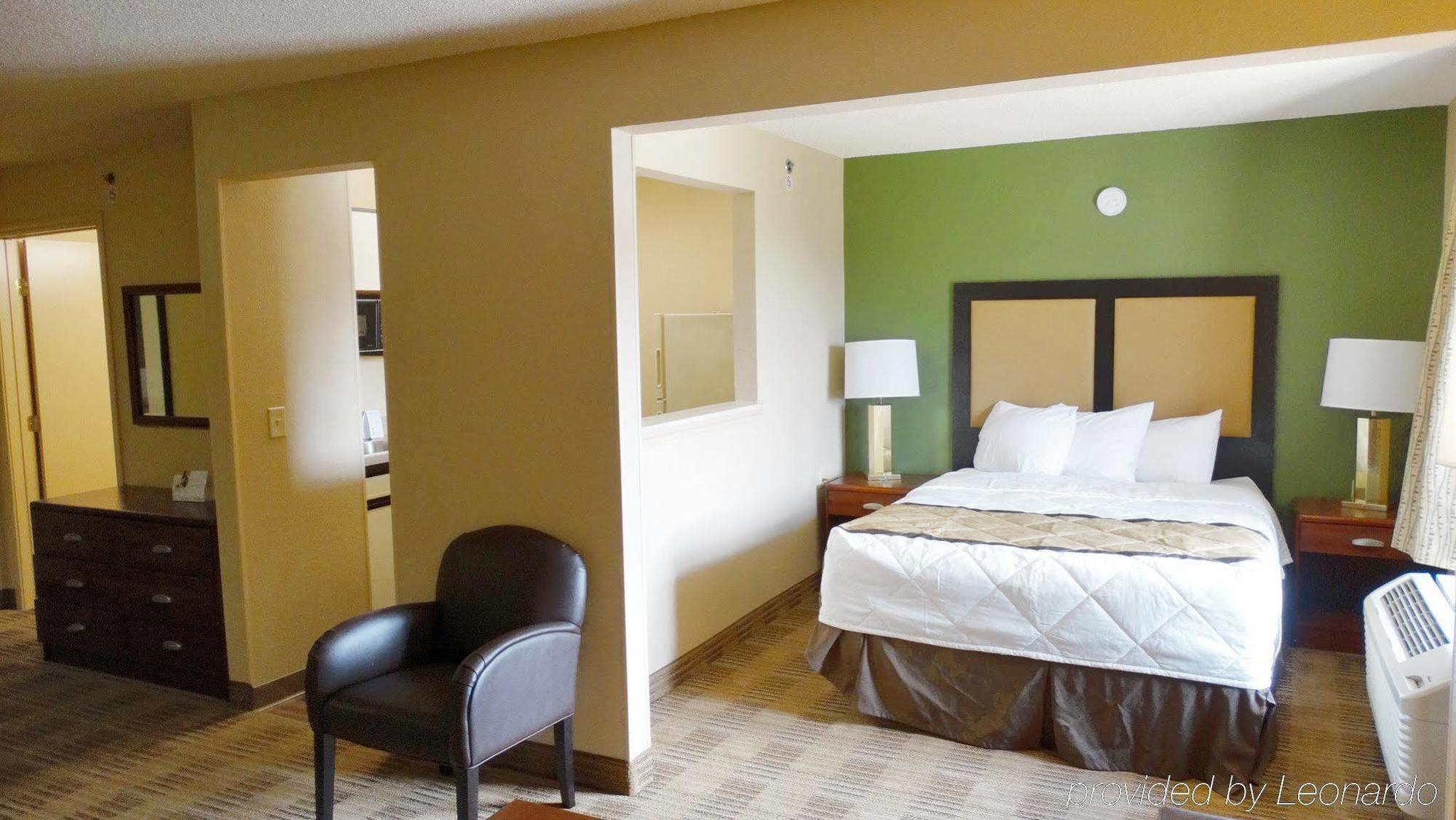 Extended America - - Six Flags Hotel Arlington