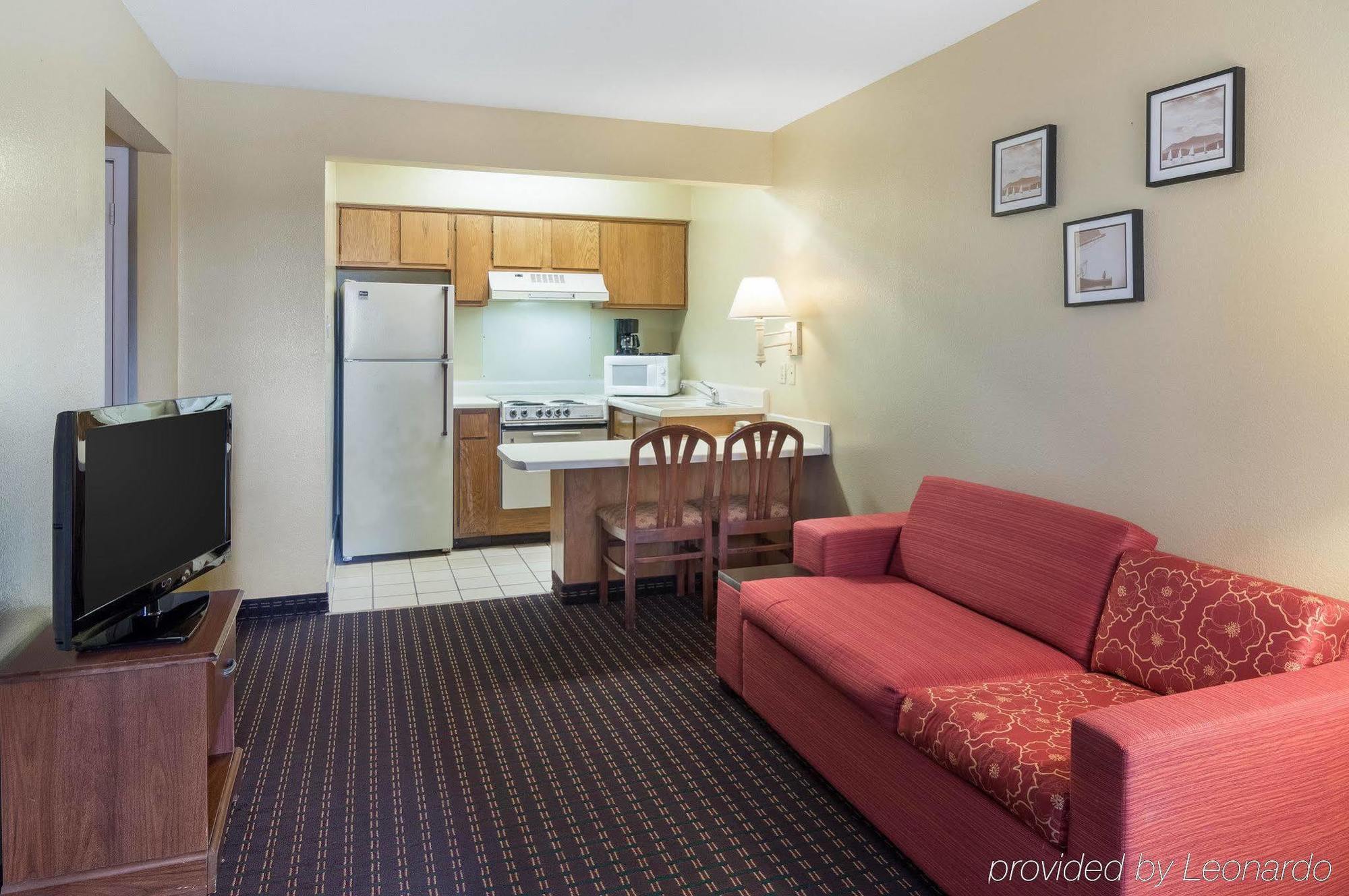 Econo And Motel 2*
