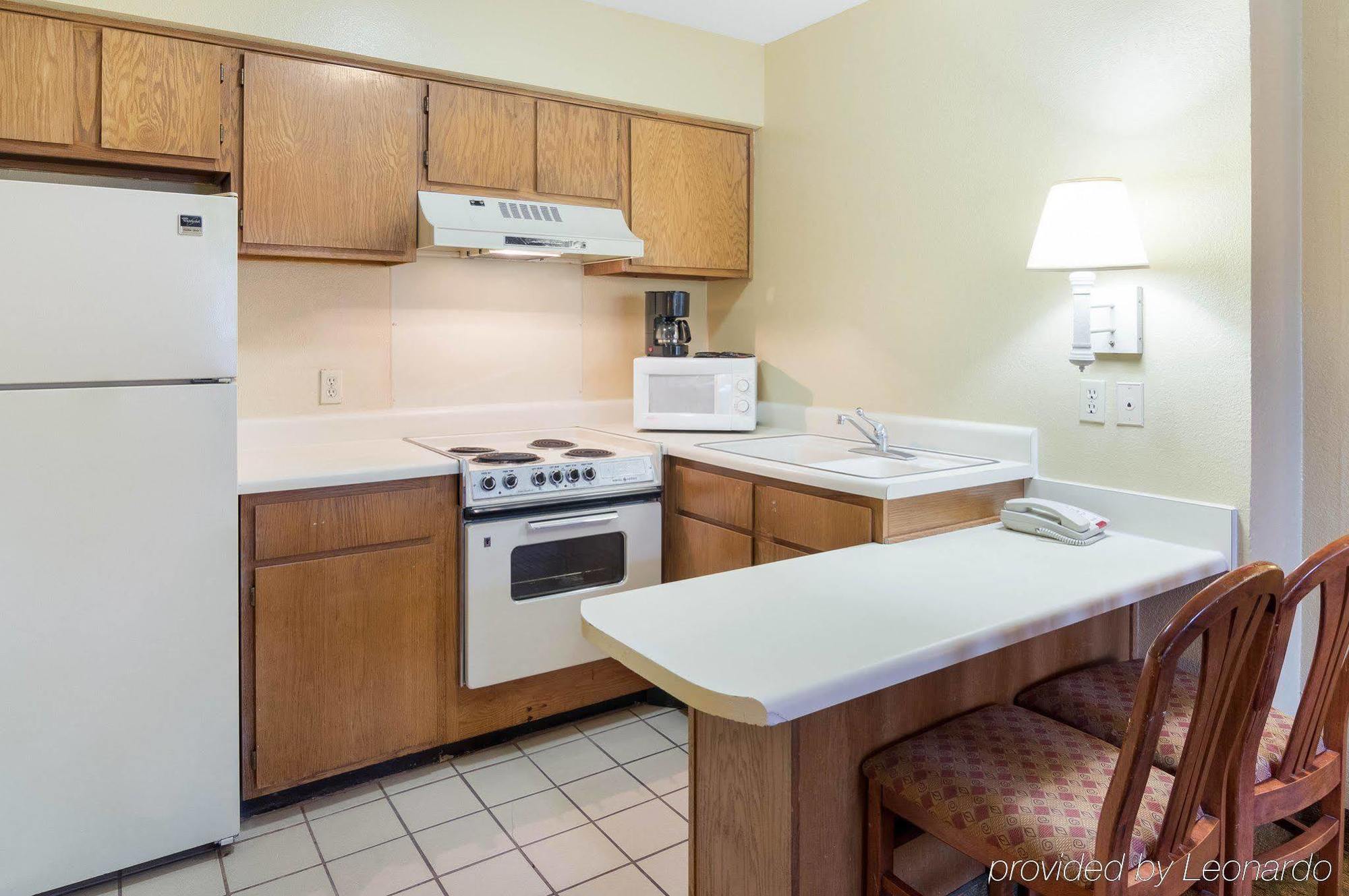 Motel Econo And 2*
