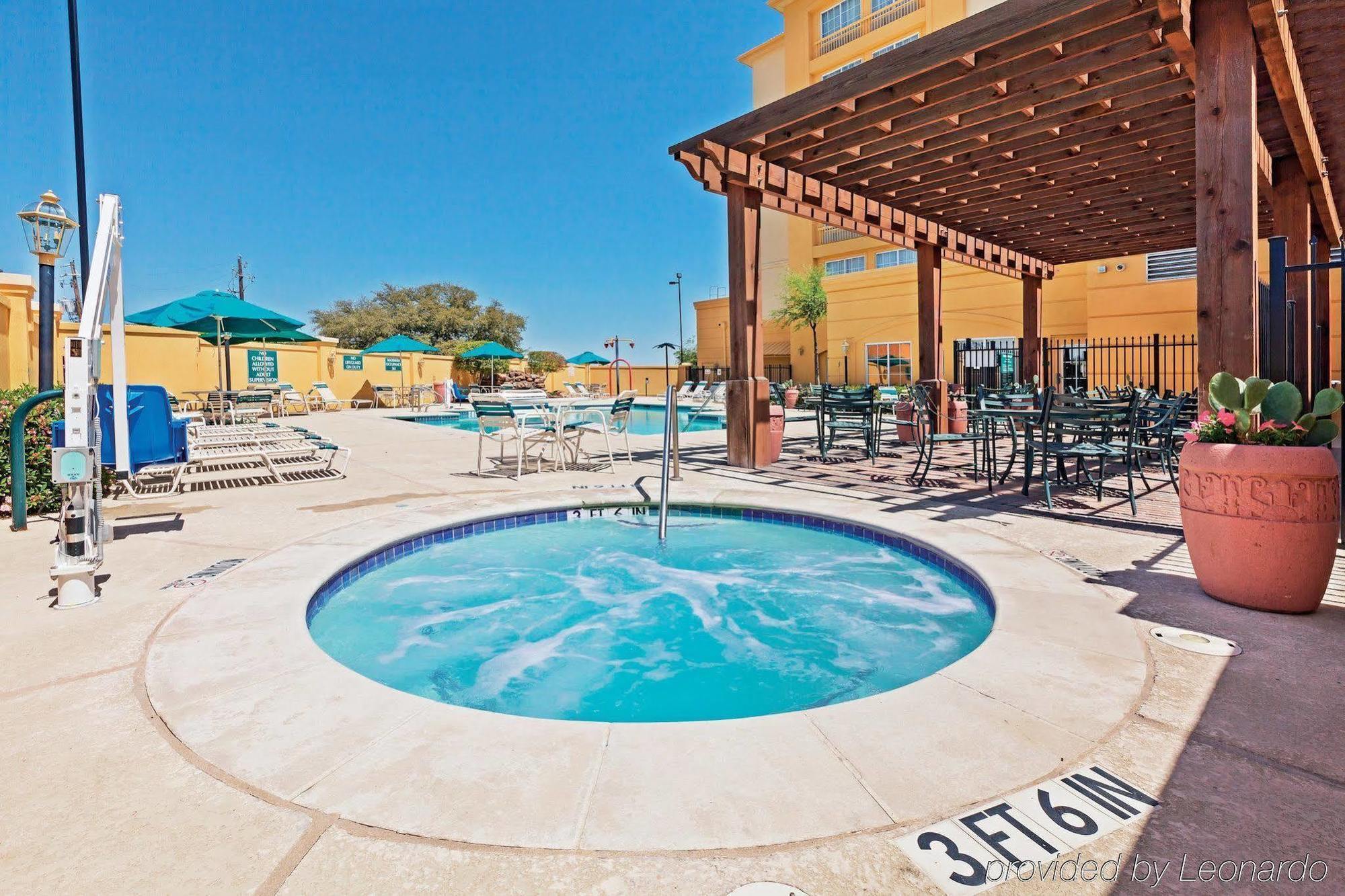 La Quinta By Wyndham North 6 Flags Dr Hotel