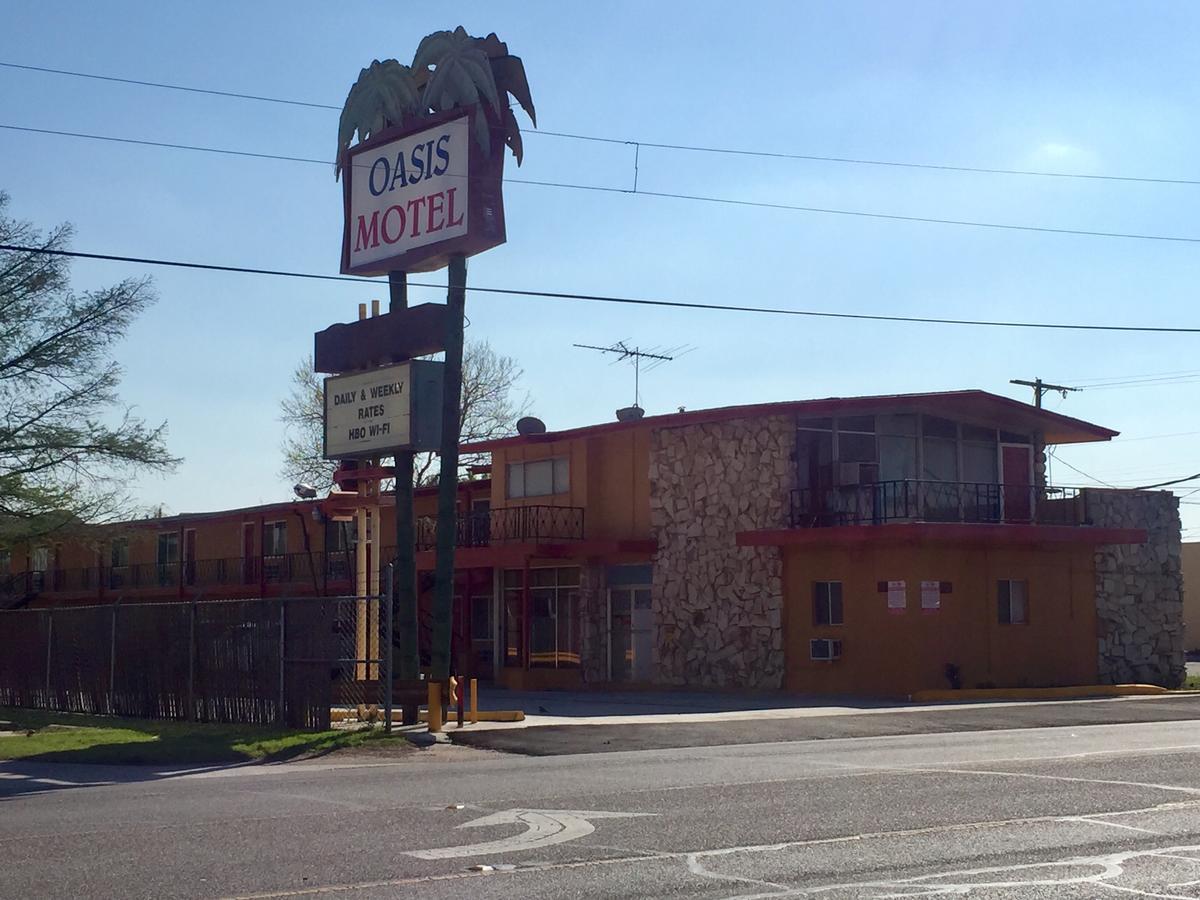Motel Oasis *