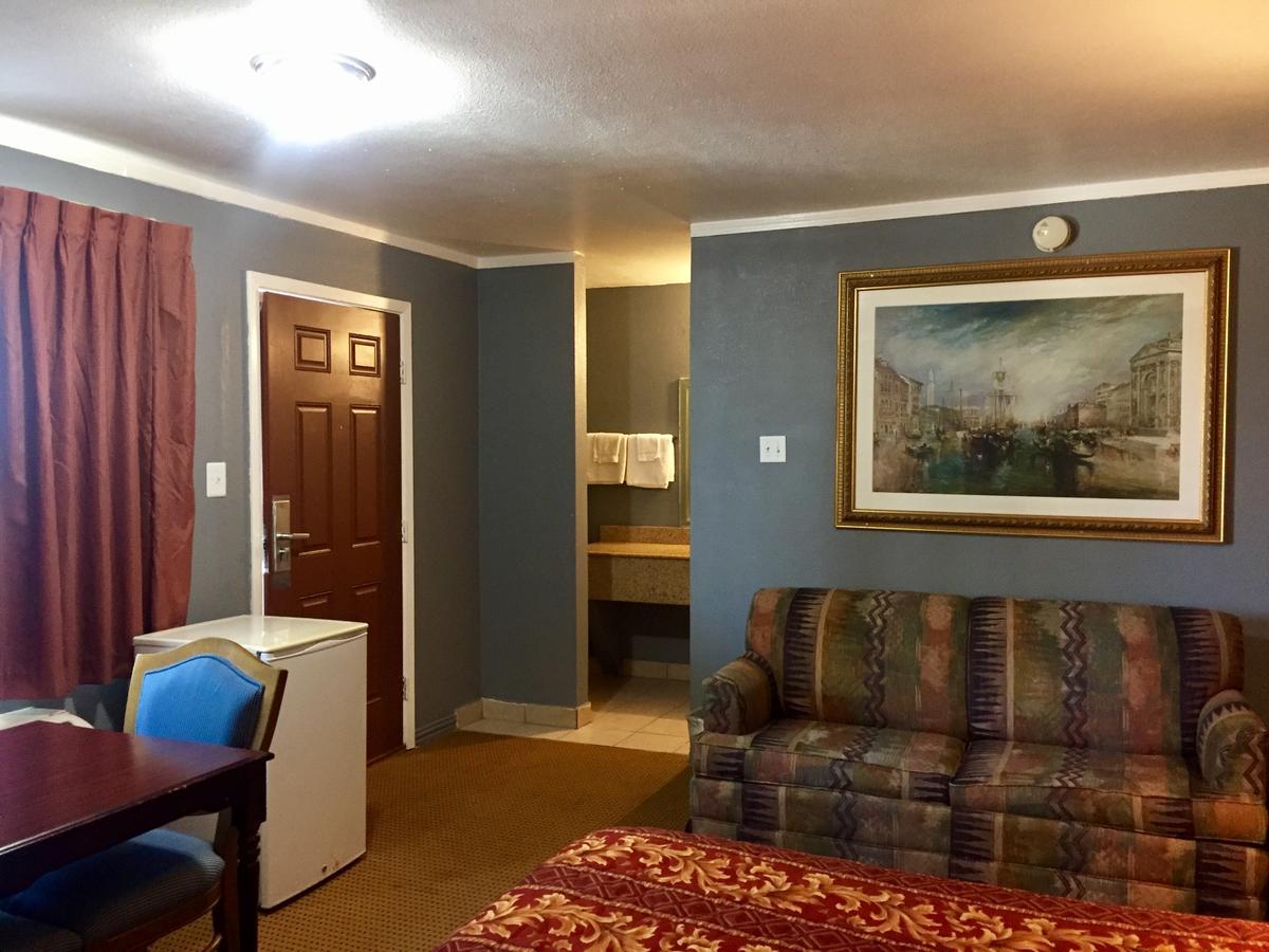 Motel Oasis *