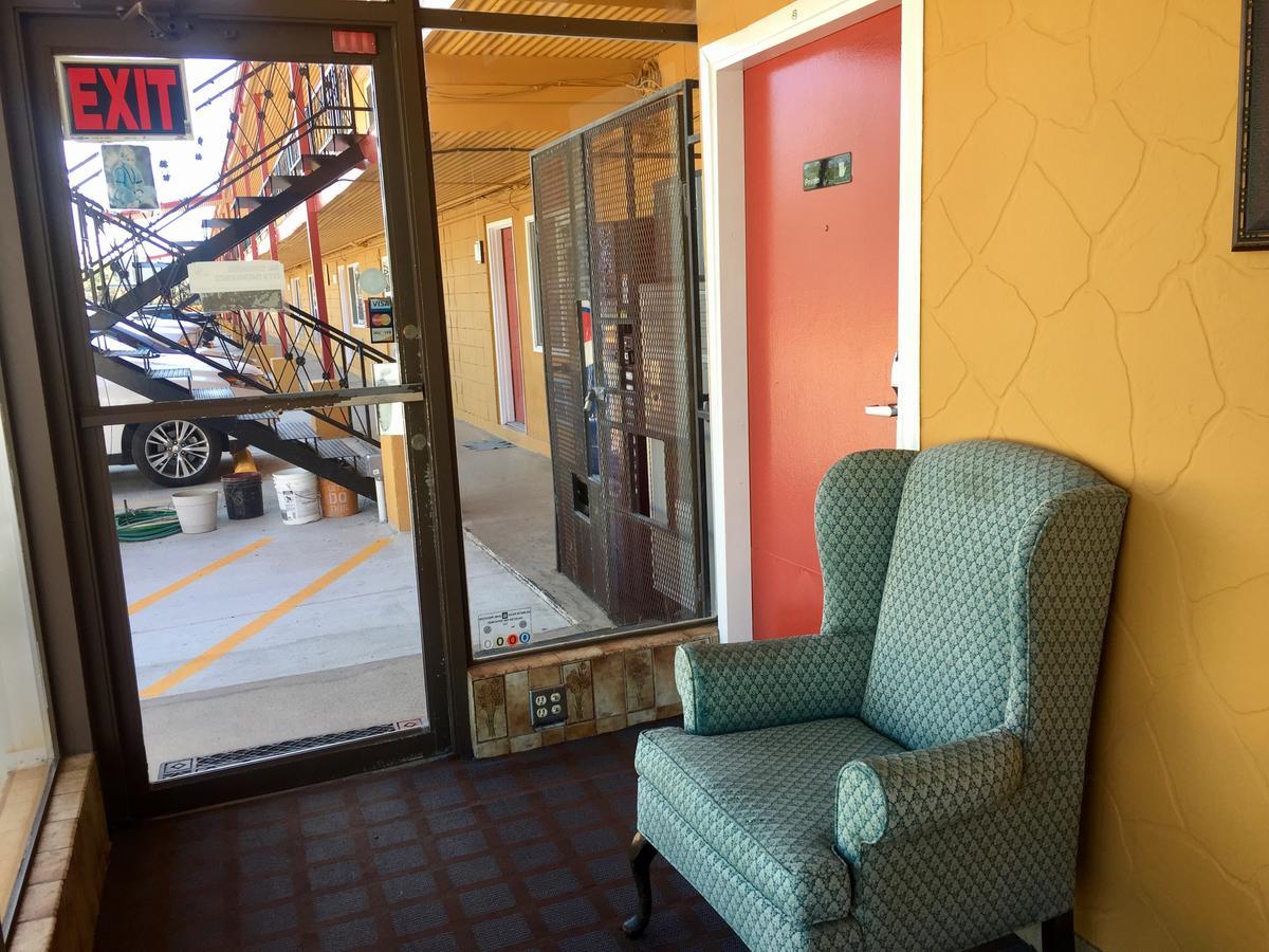 Motel Oasis *