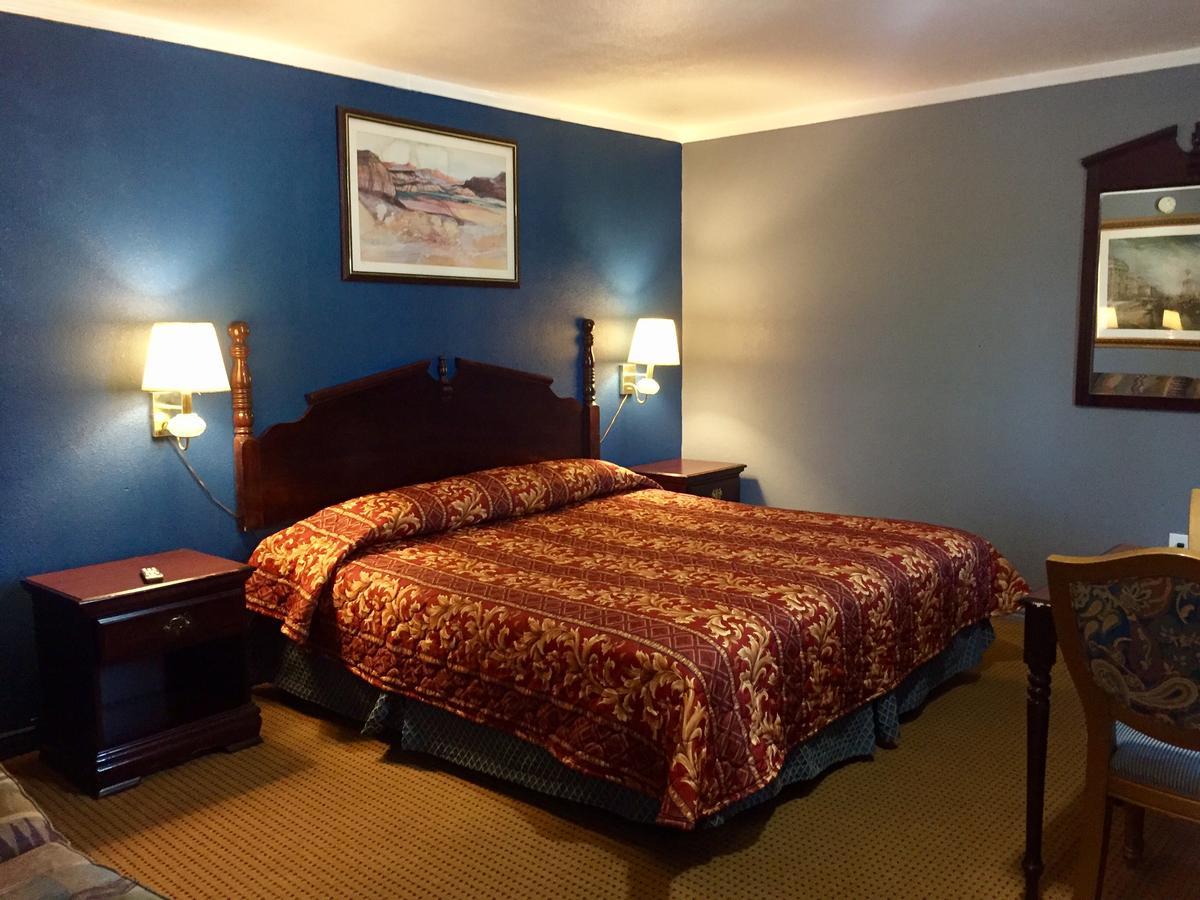 Motel Oasis *