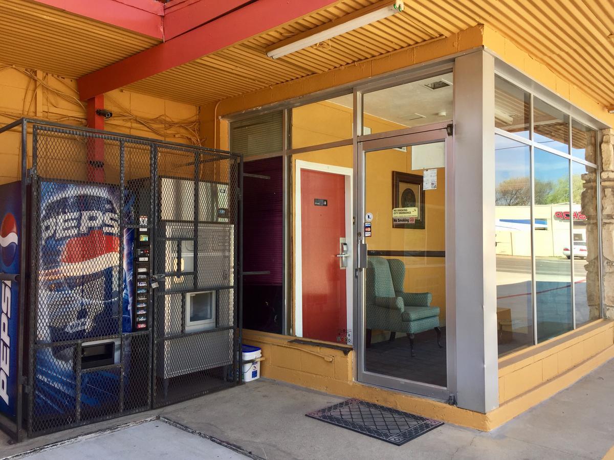 Motel Oasis *