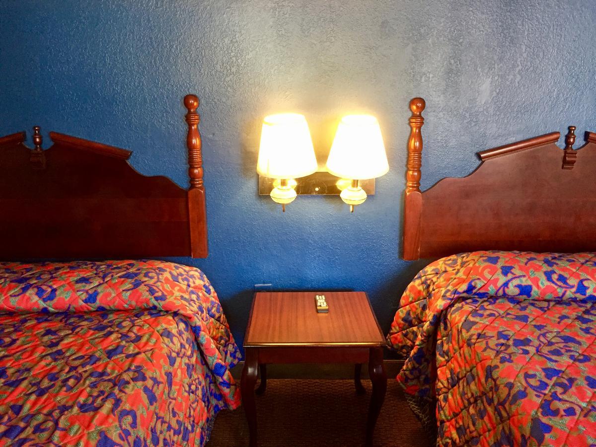 Motel Oasis *
