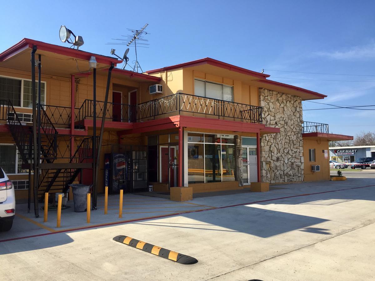 Motel Oasis *