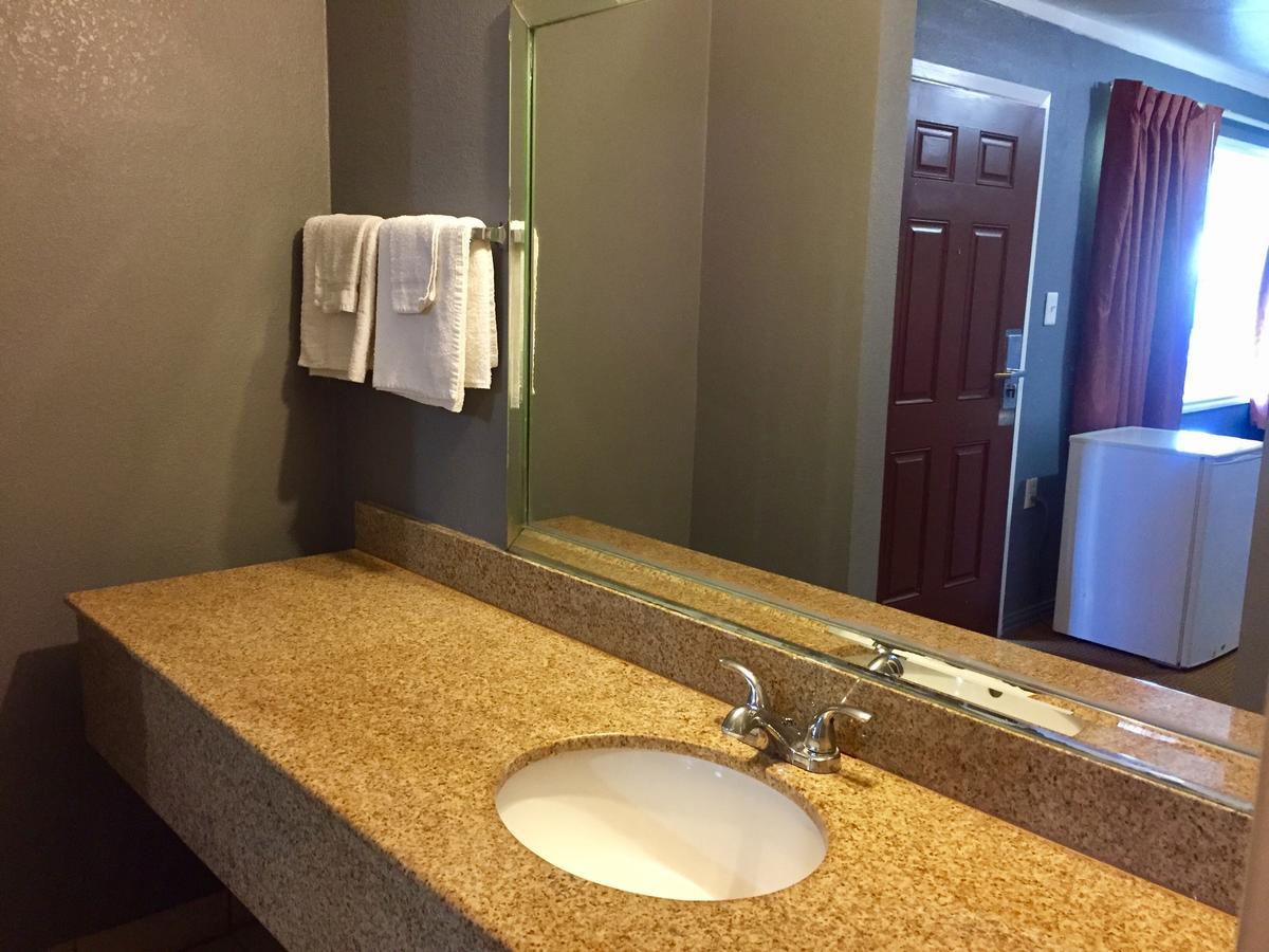 Motel Oasis *