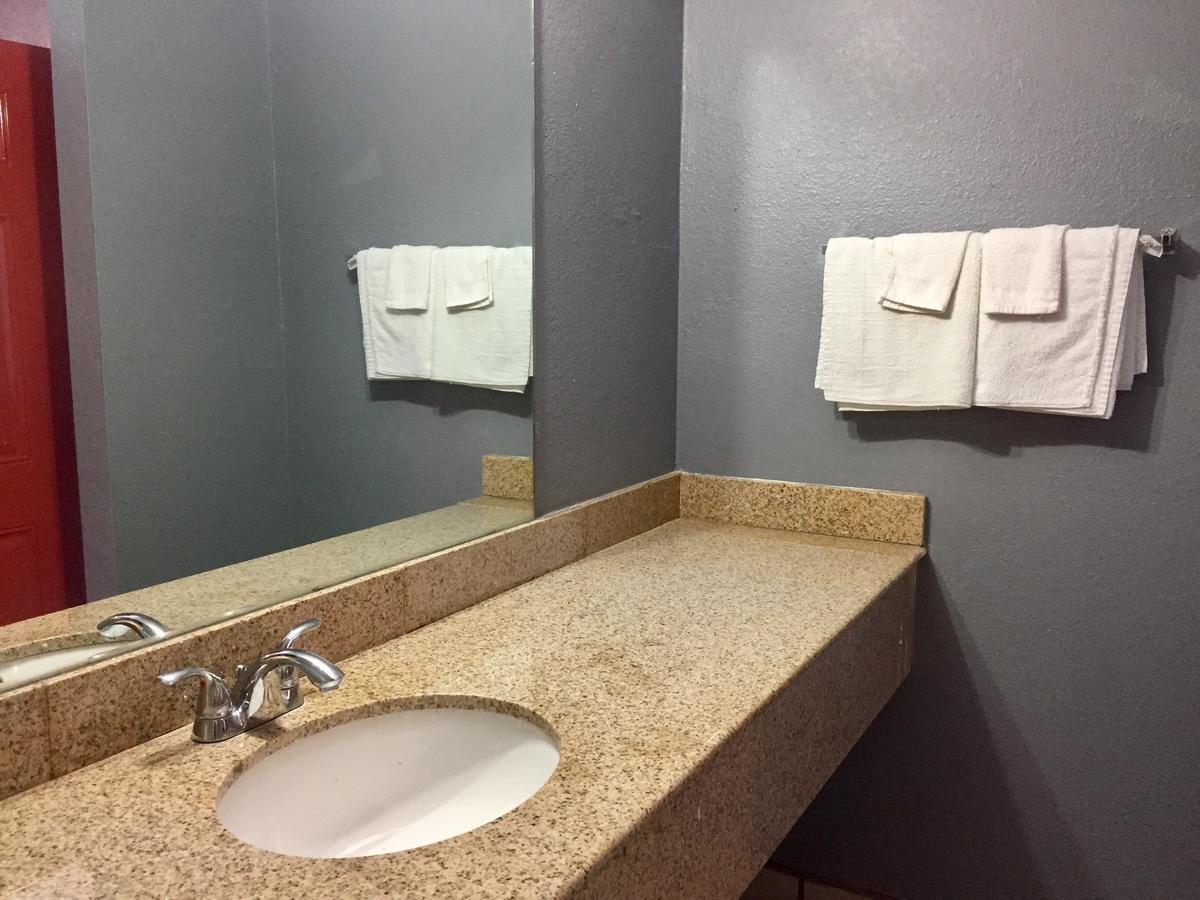 Motel Oasis *