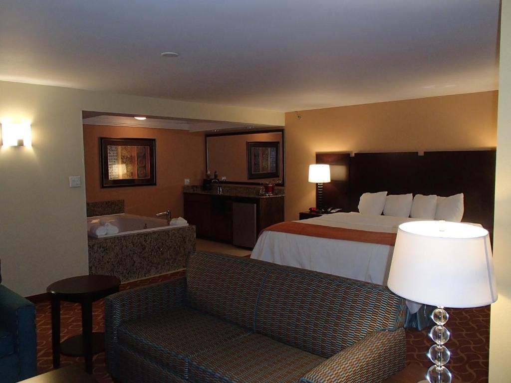 Hotel Lux & Spa, Trademark Collection By Wyndham Arlington